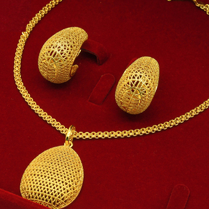 Conjunto de Joias em Cobre Banhado a Ouro 24K, Estilo Vintage Índia Dubai, Colar e Brincos com Geometria Torcida em Ouro Areia para Casamentos - Product Image 3