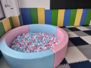 Piscine à balles carrée rose pastel avec toboggan en EVA, usage intérieur, capacité 100-500 kg, équipement de jeu souple populaire pour les tout-petits - Product Image 4