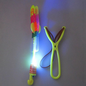 Grand lance-flèches en plastique avec lumière bleue clignotante pour jeunes de 15 à 35 ans - Product Image 3