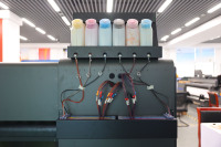 EP1604 (4 cabezales) 4 colores/8 colores 1,6 M Impresora fotográfica solvente ecológica grande Plotter de inyección de tinta de impresión flexible de vinilo con cabezal de impresión I3200