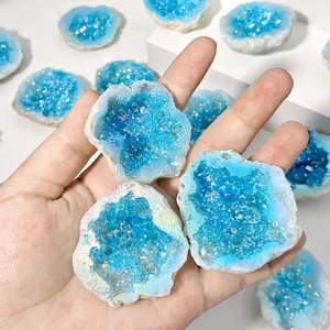 Géodes de cristal bleu lac Aura exquises en gros, décoration d'intérieur unique avec des bienfaits Feng Shui - Product Image 3