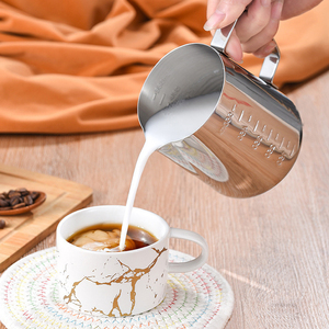 Pichet Mousseur à Lait Barista 900 ml en Acier Inoxydable 18/8, pour Latte Art, Tasse à Mousse, Accessoires pour <span class=keywords><strong>Machine</strong></span> à Café <span class=keywords><strong>Expresso</strong></span> - Product Image 3
