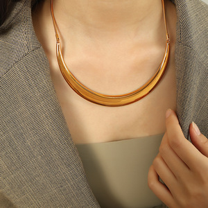Collar geométrico en forma de U de acero titanio dorado para regalo, joyería de moda. - Product Image 4