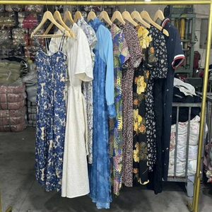 Venta al por Mayor <span class=keywords><strong>de</strong></span> Vestidos Florales Vintage Premium Mixtos, <span class=keywords><strong>Ropa</strong></span> Usada <span class=keywords><strong>de</strong></span> Primavera Ukay Ukay, Fardos <span class=keywords><strong>de</strong></span> 45 kg, Vestidos <span class=keywords><strong>de</strong></span> Algodón en Stock - Product Image 1