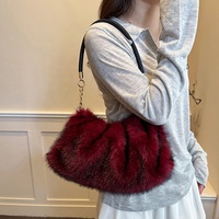 Sac hobo Zeyu en fausse fourrure de renard rouge vin, cuir tressé et chaîne métallique, sac à bandoulière pour femme, sac à main en fausse fourrure écologique pour l'hiver et les soirées