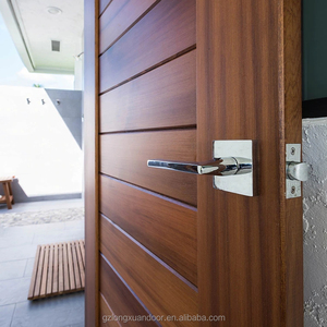 Portes d'entrée en bois massif naturel de Maurice - Design minimaliste en panneaux de <span class=keywords><strong>meranti</strong></span> à lattes verticales, finition imperméable - Product Image 2