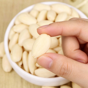Amandes blanchies d'origine chinoise, 100% naturelles, sans additifs, sucrées, entières, pelées, en vrac, vente en gros, OEM personnalisé - Product Image 1