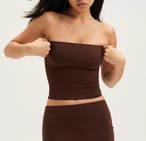 <span class=keywords><strong>Top</strong></span> Bandeau <span class=keywords><strong>sin</strong></span> <span class=keywords><strong>Tirantes</strong></span> para Mujer, Ajustado, de Algodón Jersey, Color Marrón y <span class=keywords><strong>Blanco</strong></span>, Casual, de Alta Calidad, con Logotipo Personalizado OEM al por Mayor - Product Image 5
