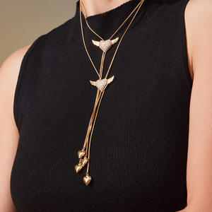 Collar de Moda Chapado en Oro de 18K, Collar de Acero Inoxidable con Colgante de Alas de Ángel y Borla de Corazón con Circonitas - Product Image 1