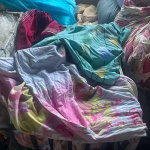 Vente directe usine : Balles de draps de lit et housses de <span class=keywords><strong>couette</strong></span> usagés de qualité supérieure, colorés, styles variés, provenance usine chinoise, articles de seconde main - Product Image 6