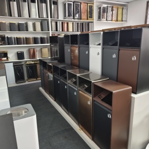 Tempat Sampah Persegi dari Baja Tahan Karat untuk Lobi Hotel & Tempat Penyimpanan Luar Ruangan/Dalam Ruangan untuk Penggunaan di Kantor & Taman - Product Image 4