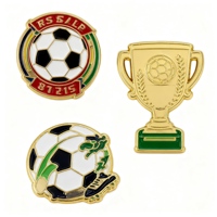Broche Écusson Métallique Personnalisée en Émail, Design Trophée de Football Mondial, Impression UV, Lettres Classiques Imitation Antique, Badge Métallique