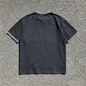 Camiseta de algodón negra de manga corta con cuello redondo para hombre, con ribete en contraste, corte regular, tejido de punto, color liso, estilo casual. - Product Image 3