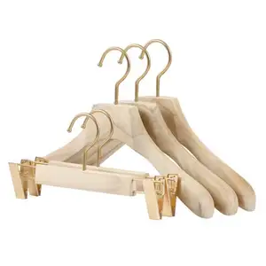 Fabricant de gros cintres de haute qualité logo personnalisé magasin de vêtements porte-manteaux suspendus tissu en bois cintre bois naturel 20 40g