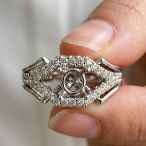 Bague semi-montée en diamant véritable 18K blanc, à tige fendue, design sinusoïdal, bijoux haut de gamme, fournisseur de Hong Kong, prise en charge de la fabrication sur mesure - Product Image 2