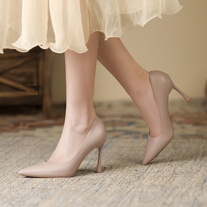 9 <span class=keywords><strong>cm</strong></span> femmes talons hauts chaussures de mariage respirant anti-dérapant PU Sexy résistant à l'usure en gros pompes bout pointu Stiletto pour les femmes - Product Image 1