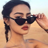 Lunettes de soleil vintage rétro œil de chat pour femmes Designer Fashion Hip-hop Transparent UV400 Date PC Frame Sun Glasses