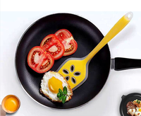 Spatula berlubang bunga silikon multifungsi, satu buah tahan panas untuk panci dapur rumah menggunakan alat memanggang & kue kering