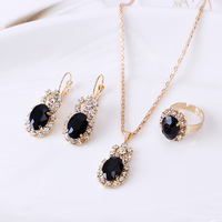 Nouvelle Collection Mode, Ensemble Bijoux Trois Pièces Best-Seller avec Collier, Boucles d'Oreilles et Bague en Diamant et Chaîne Griffe Gemme, Vente en Gros