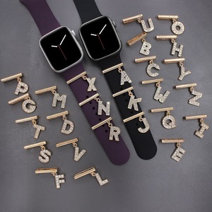 จี้ตัวอักษรประดับเพชรหรูหราสำหรับสายนาฬิกา - Product Image 1