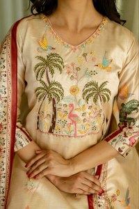 Conjunto de Duppata y Kurta de Seda de Assam y Viscosa Pura Radhe con Hermoso Bordado, Ropa Tradicional India y Pakistaní para Fiestas - Product Image 5