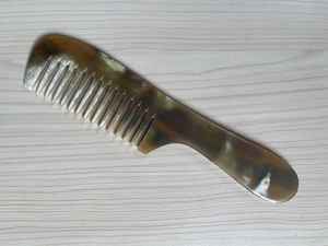 Peigne à cheveux authentique en corne de buffle avec dents polies à la main pour un toilettage confortable, réduit les frisottis statiques - Product Image 6
