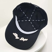 Casquette de baseball avec logo en métal couleur ailes d'ange, broderie de figurine d'ange sur les panneaux latéraux, ailes imprimées, logo personnalisé réglable