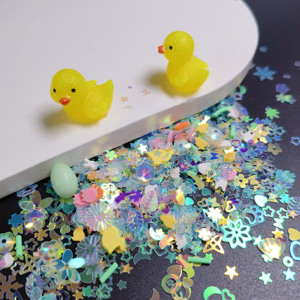10 Paquetes Pequeños al por Mayor de Mezcla de Rebanadas de Resina de Patito Amarillo, Chispas Kawaii de Pollito, Hojuelas Iridiscentes para Manualidades con Resina y Slime - Product Image 2