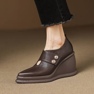 Chaussures pour femmes en cuir pleine fleur à talons hauts, bout pointu, avec boucle décorative et semelle en éponge creuse - Product Image 5