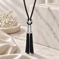 Collier long à pendentif double nœud à pampilles noir et argenté pour femme, bijou élégant pour pull, accessoire de fête, cadeau