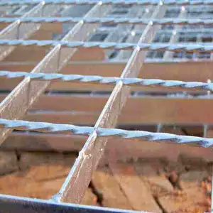 China fornece galvanizados 25x5 32x5 tipos de grades de aço soldadas com preço barato