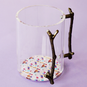 ถ้วยล้างมืออะคริลิคแบบใสสำหรับพิธีกรรมเนติลัต ยาไดม์ ยี่ห้อ Judaica Lucite ทรงกลม พร้อมหูจับรูปทรงกิ่งไม้ตกแต่ง - Product Image 1