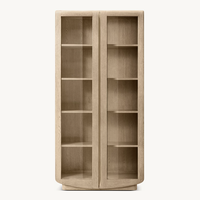 Armoire en verre Dalia de présence architecturale sassanide en chêne blanc américain richement grainé fabriqué à la main de conception belge OEM