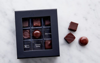 Scatola Personalizzata di Alta Gamma a Forma di Libro con Finestra Trasparente e Chiusura Magnetica per Cioccolatini e Dolciumi, con Laminazione Opaca