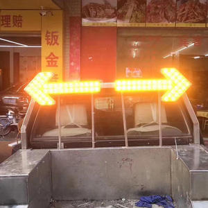 Panneau directionnel à flèche LED haute visibilité, alimenté par énergie solaire, clignotant ambre, pour la construction routière et la signalisation de circulation - Product Image 4