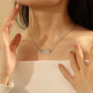Vente en gros de colliers pour cadeaux de fête des mères colliers à breloques en diamant avec lettres <span class=keywords><strong>MAMA</strong></span> BABY LUCKY <span class=keywords><strong>QUEEN</strong></span> pour femmes - Product Image 3