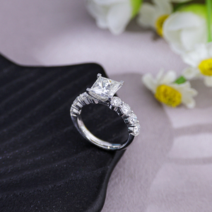 แหวนแต่งงานเพชรทรงปรินเซสคัท 2 กะรัต คุณภาพสูง ผลิตตามสั่ง พร้อมใบรับรอง IGI เพชรเพาะเลี้ยง ตัวเรือนทองคำแท้ 14K สำหรับการสั่งซื้อแบบด่วน - Product Image 3
