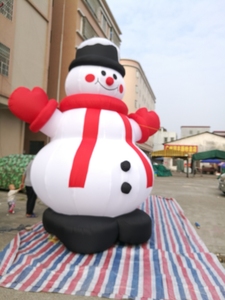 Muñeco de Nieve Inflable de 9 Metros con Luces LED, Juguete Familiar <span class=keywords><strong>para</strong></span> Navidad <span class=keywords><strong>2022</strong></span>, Regalo <span class=keywords><strong>para</strong></span> Niños, Decoración Navideña - Product Image 2