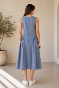 Robe midi bleue sans manches, coupe trapèze, avec ourlet plissé et col rond, tenue décontractée d'été - Product Image 3