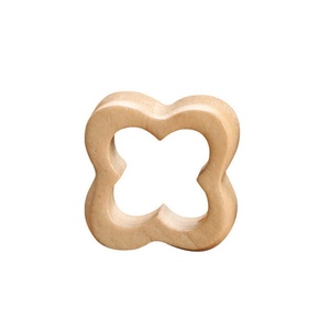 Fabricants du Guangdong : Croix décorative artisanale en bois d'hévéa, abstraite, production rapide - Product Image 1