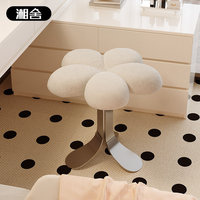 Tabouret de dressing luxueux et élégant pour la chambre à coucher, un tabouret de coiffeuse simple et stylé pour la chambre principale.