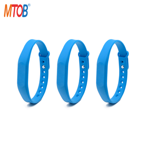 Nhà máy giá rẻ đầy màu sắc <span class=keywords><strong>RFID</strong></span> <span class=keywords><strong>NFC</strong></span> Silicone thụ động <span class=keywords><strong>NFC</strong></span> dây đeo cổ tay Silicone dây đeo cổ tay ntag216 cho phương tiện truyền thông xã hội - Product Image 2