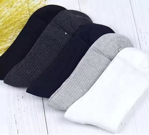 Calzini a spazzola in cotone pettinato da uomo di base bianco e nero Design Casual Anti-batterico all'ingrosso per abiti formali - Product Image 5