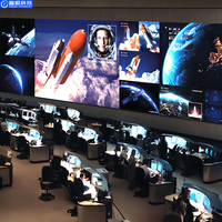 Écran vidéo LED incurvé pour expositions intérieures, salons professionnels, aéroports, métros, résolution et luminosité personnalisables par SDK