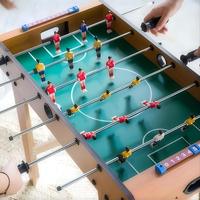SUNEYE Jeux de table de football en salle pour enfants en MDF durable avec plastique pour les enfants de tous âges et les amateurs de balles