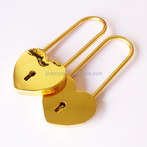 Khóa Móc Khóa Hình Trái Tim Tình Yêu Màu Vàng Bóng Chất Lượng Cao Với Chìa Khóa - Product Image 2