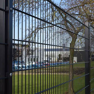 รั้วเหล็กสองชั้นแบบลวดเชื่อมเคลือบผงชุบสังกะสีสองชั้น รั้วลวดเชื่อมสองชั้นแบบแผ่นเหล็กเส้นคู่ <span class=keywords><strong>ได้</strong></span>รับการรับรองมาตรฐาน CE ความสูง 6 ฟุต - Product Image 6