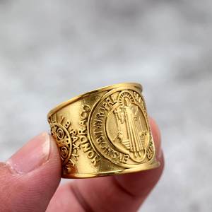 Anillo Cruzado de Acero Inoxidable para Hombre, Color Oro y Plata, Estilo Hip Hop, Joyería Religiosa con Tridente de Exorcismo - Product Image 4