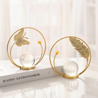 Décoration abstraite de maison moderne européenne de luxe en métal Décoration créative en fer Boule de cristal pour meuble TV, bureau, mariage Art déco
