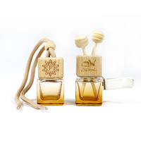 5ml 8ml 10ml décoration automatique couvercle en bois corde en coton voiture parfum verre bouteille avec Clip carré voiture suspendu diffuseur bouteille